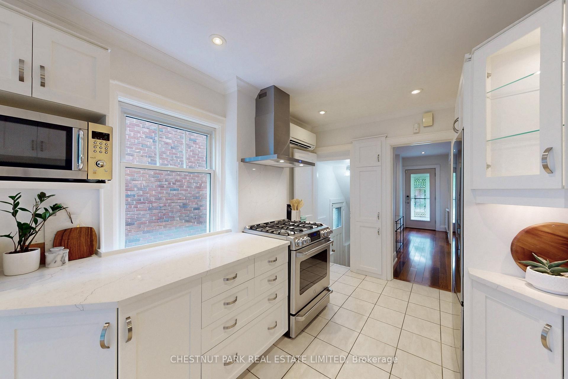 Photo 3 of 1065 Logan Avenue, Toronto, Broadview North — HOMEH