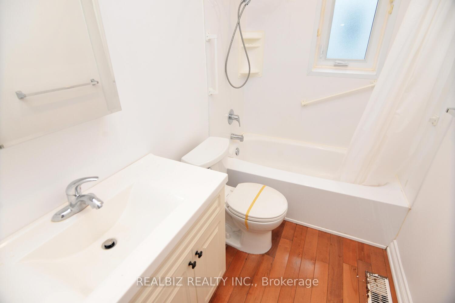Photo 8 of 15 Oak Street, Ajax, Central — HOMEH