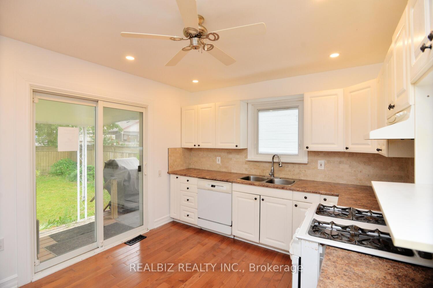 Photo 16 of 15 Oak Street, Ajax, Central — HOMEH