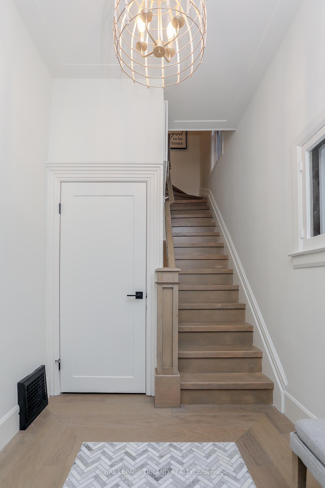 Photo 2 of 33 Gladstone Avenue, St. Thomas — HOMEH