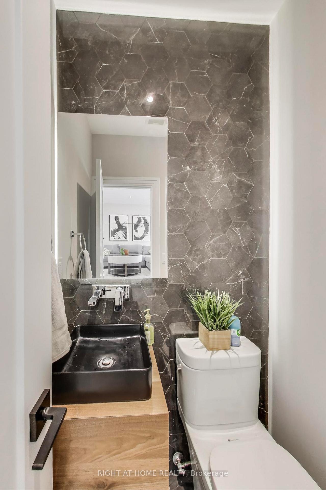 Photo 13 of 378 Cedarvale Avenue, Toronto, Woodbine-Lumsden — HOMEH