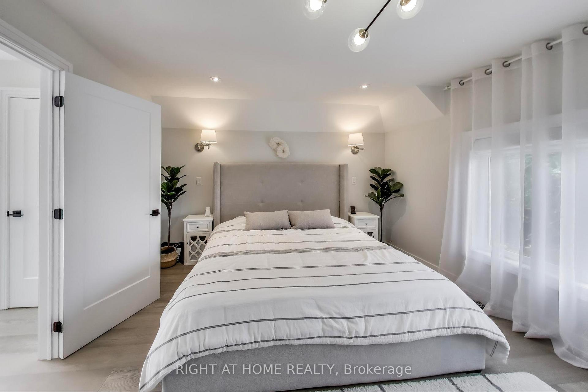 Photo 16 of 378 Cedarvale Avenue, Toronto, Woodbine-Lumsden — HOMEH