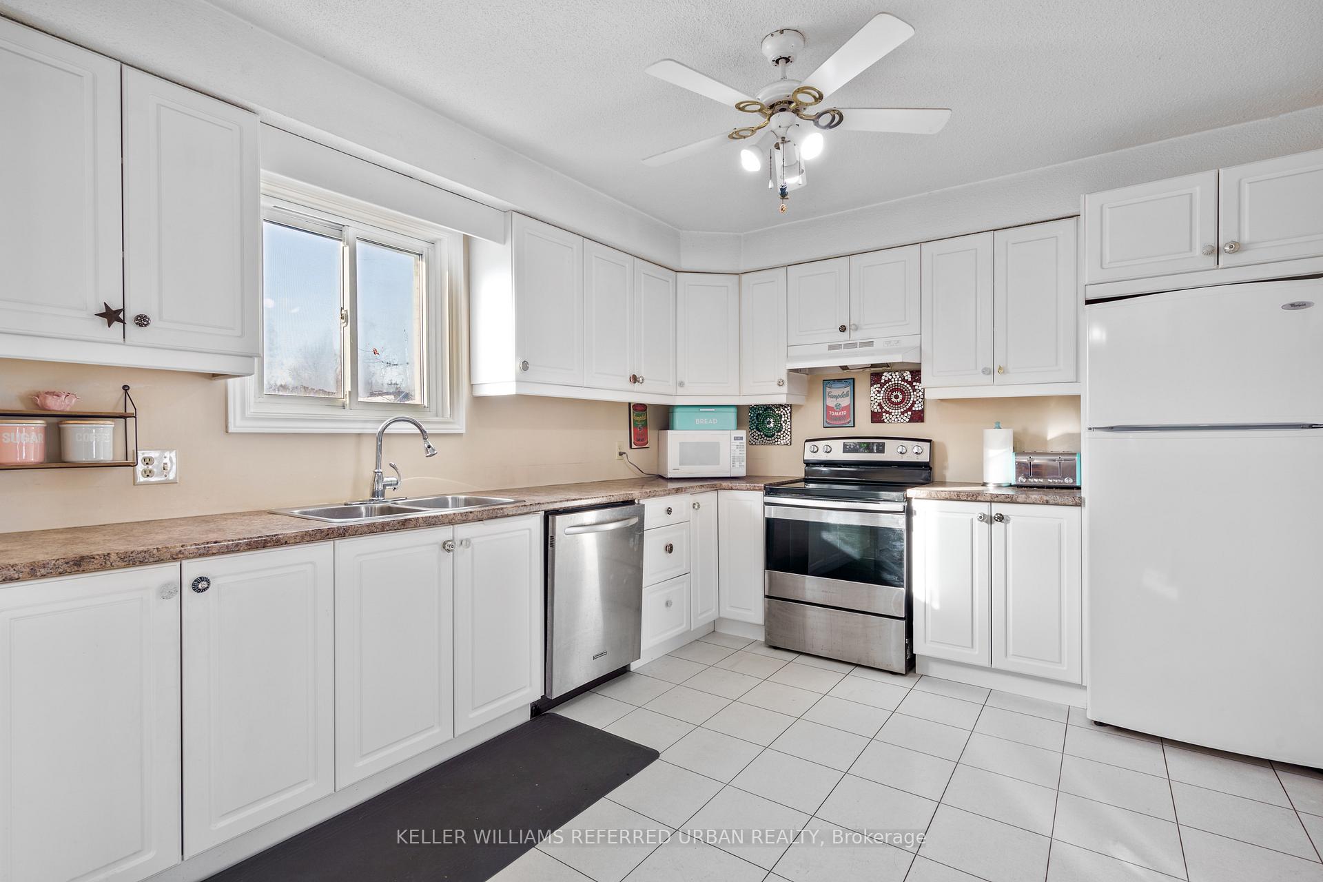 Photo 2 of 624 Highland Crescent, Brock, Beaverton — HOMEH