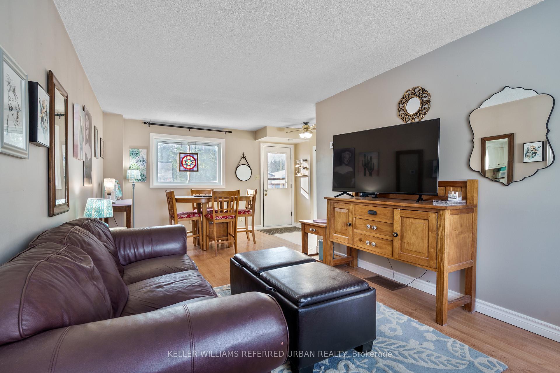 Photo 4 of 624 Highland Crescent, Brock, Beaverton — HOMEH