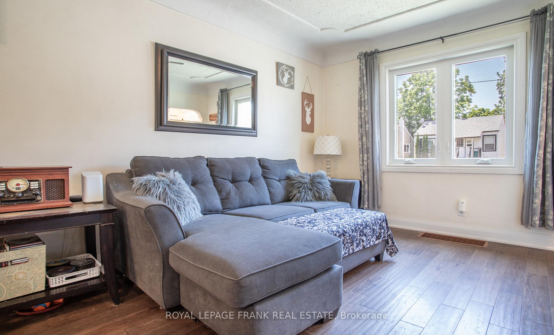 Photo 5 of 189 Nassau Street, Oshawa, Vanier — HOMEH