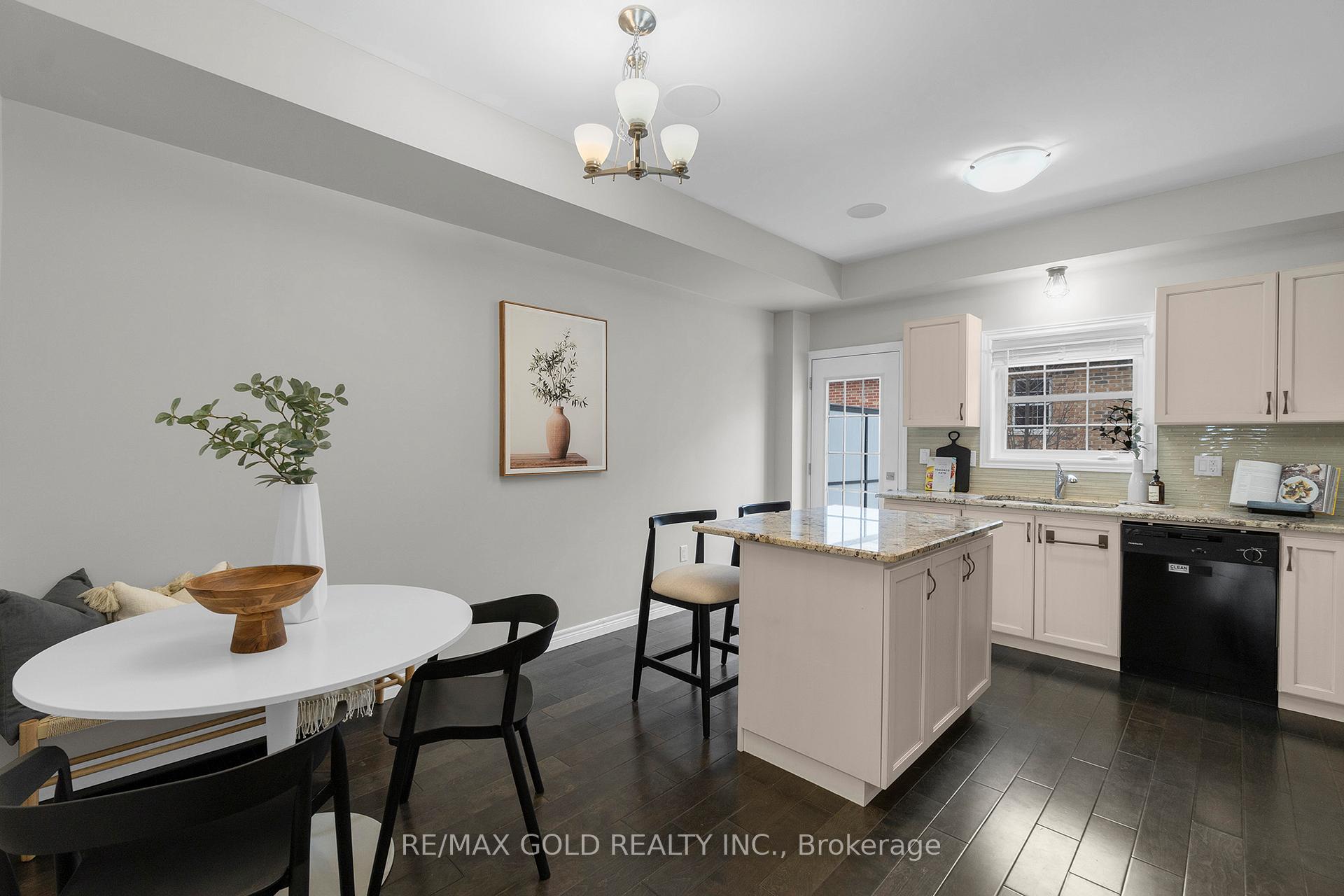 Photo 14 of 18 Whitehaven Lane, Kitchener — HOMEH