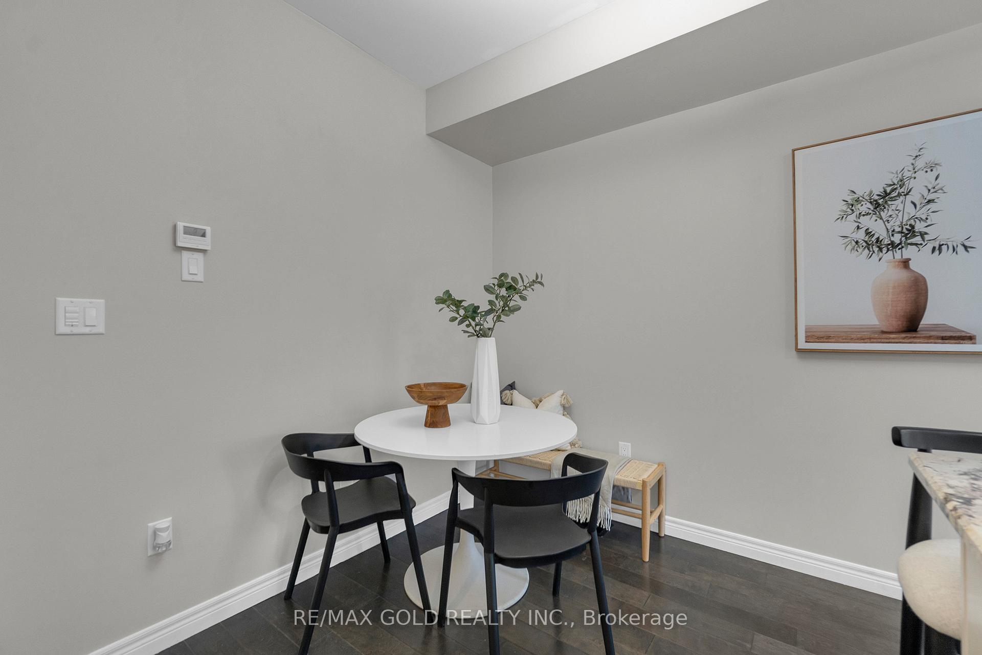 Photo 3 of 18 Whitehaven Lane, Kitchener — HOMEH