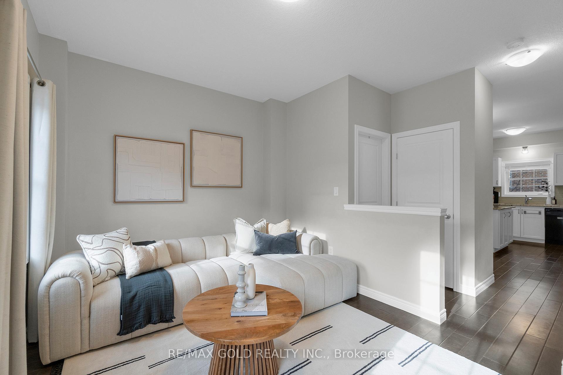 Photo 9 of 18 Whitehaven Lane, Kitchener — HOMEH