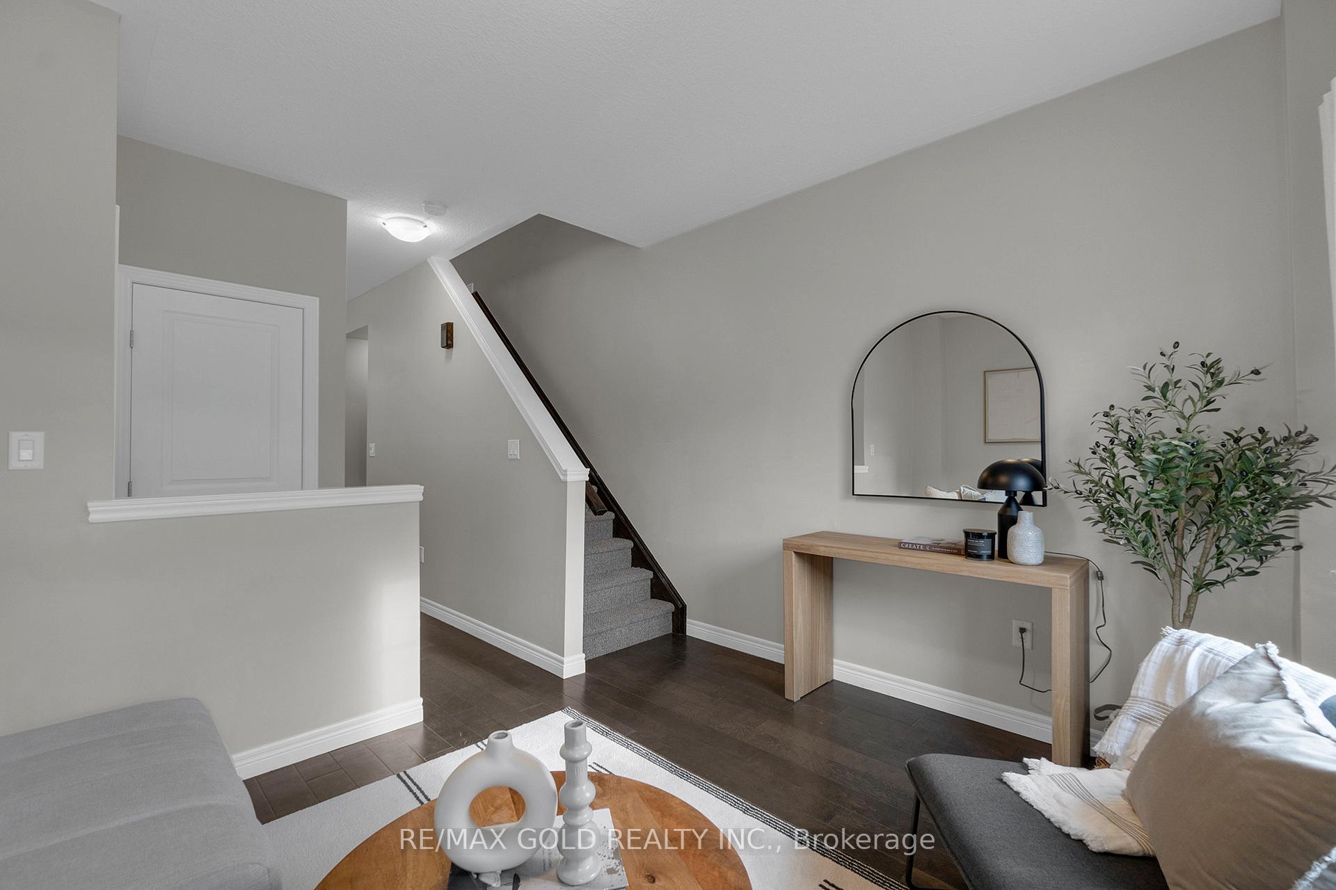 Photo 12 of 18 Whitehaven Lane, Kitchener — HOMEH