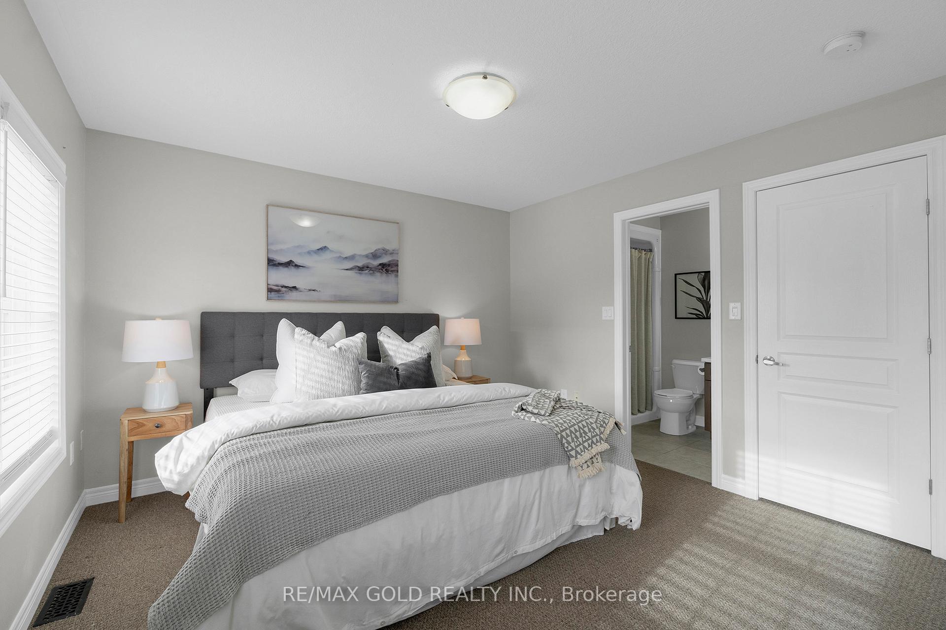 Photo 11 of 18 Whitehaven Lane, Kitchener — HOMEH