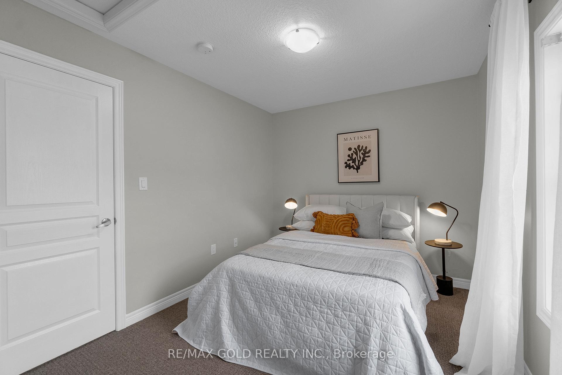 Photo 13 of 18 Whitehaven Lane, Kitchener — HOMEH