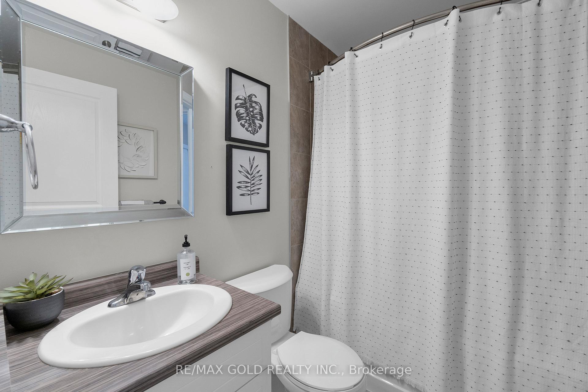 Photo 33 of 18 Whitehaven Lane, Kitchener — HOMEH