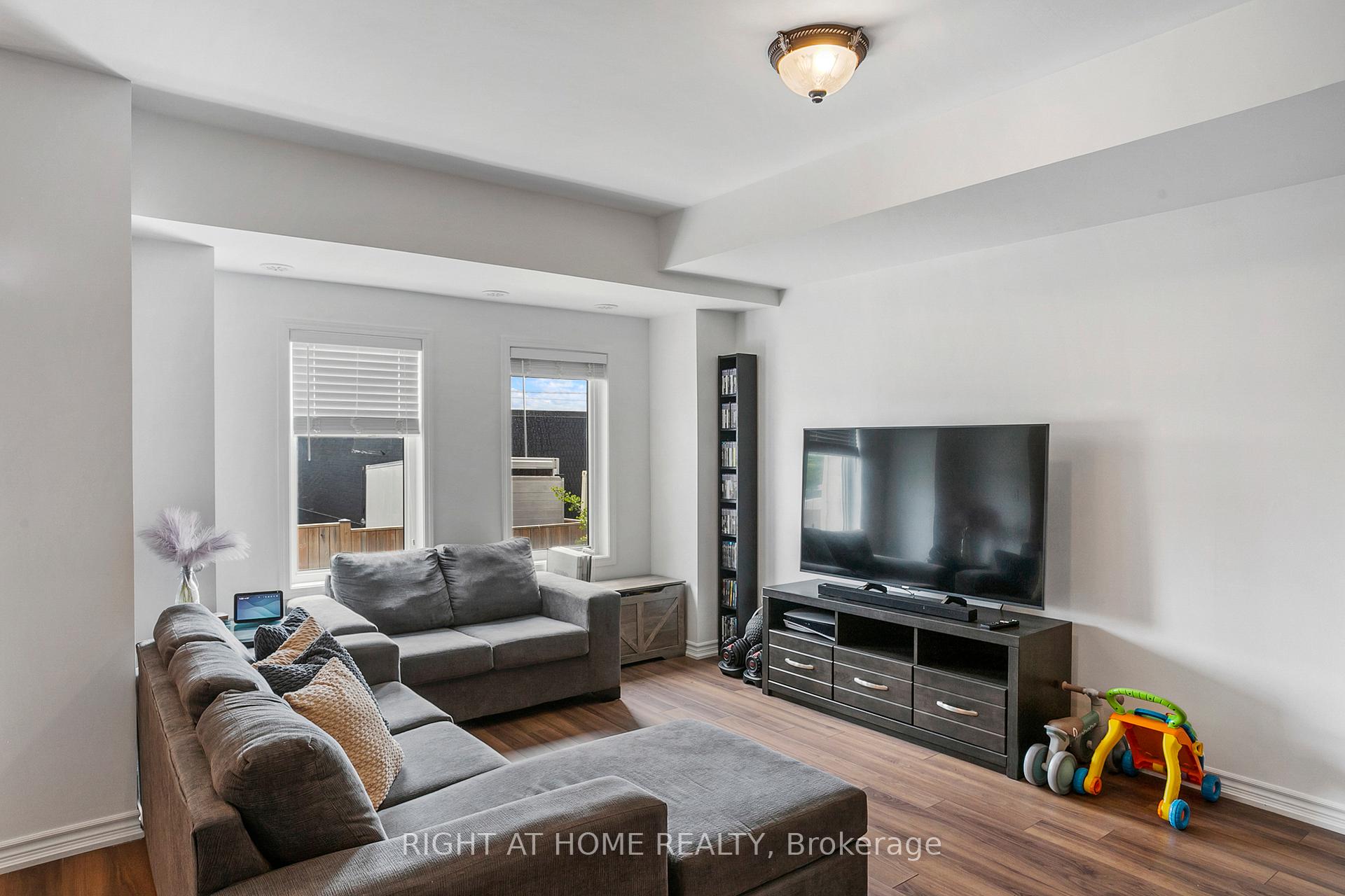 Photo 9 of Unit 2, 1020 Dunsley Way N, Whitby, Pringle Creek — HOMEH