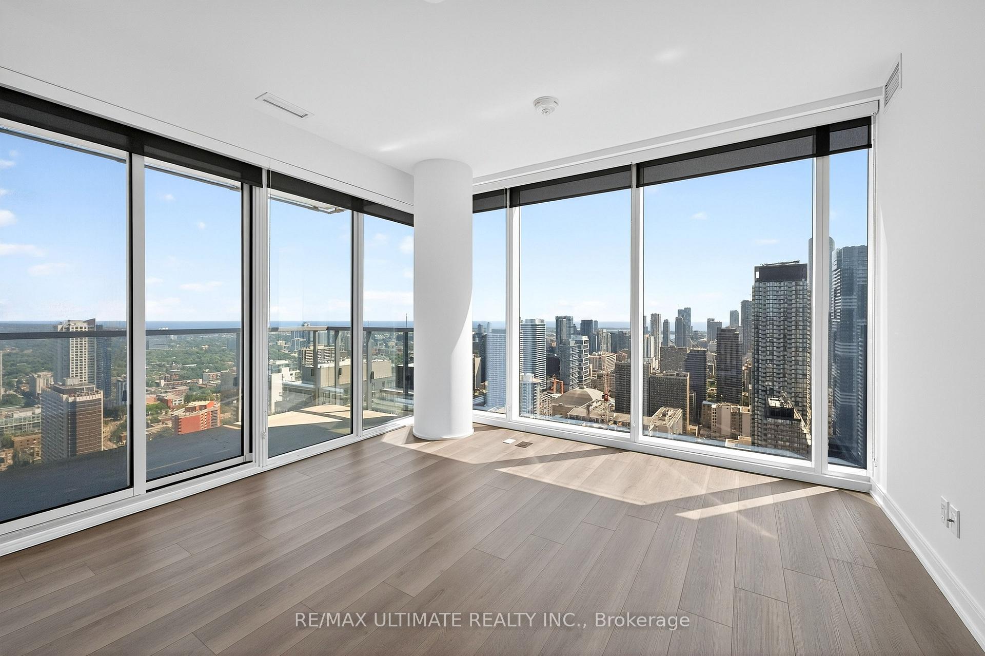 Photo 3 of Unit 4804, 3 Gloucester Street, Toronto, Church-Yonge Corridor — HOMEH