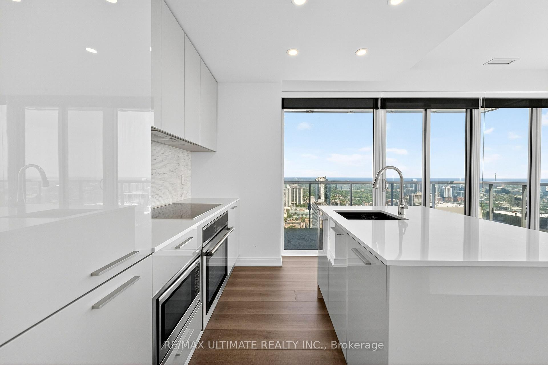Photo 4 of Unit 4804, 3 Gloucester Street, Toronto, Church-Yonge Corridor — HOMEH