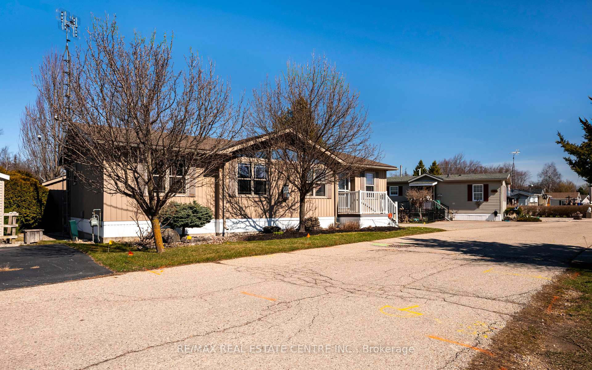 Photo 1 of 64 Hemlock Crescent, Puslinch, Rural Puslinch East — HOMEH