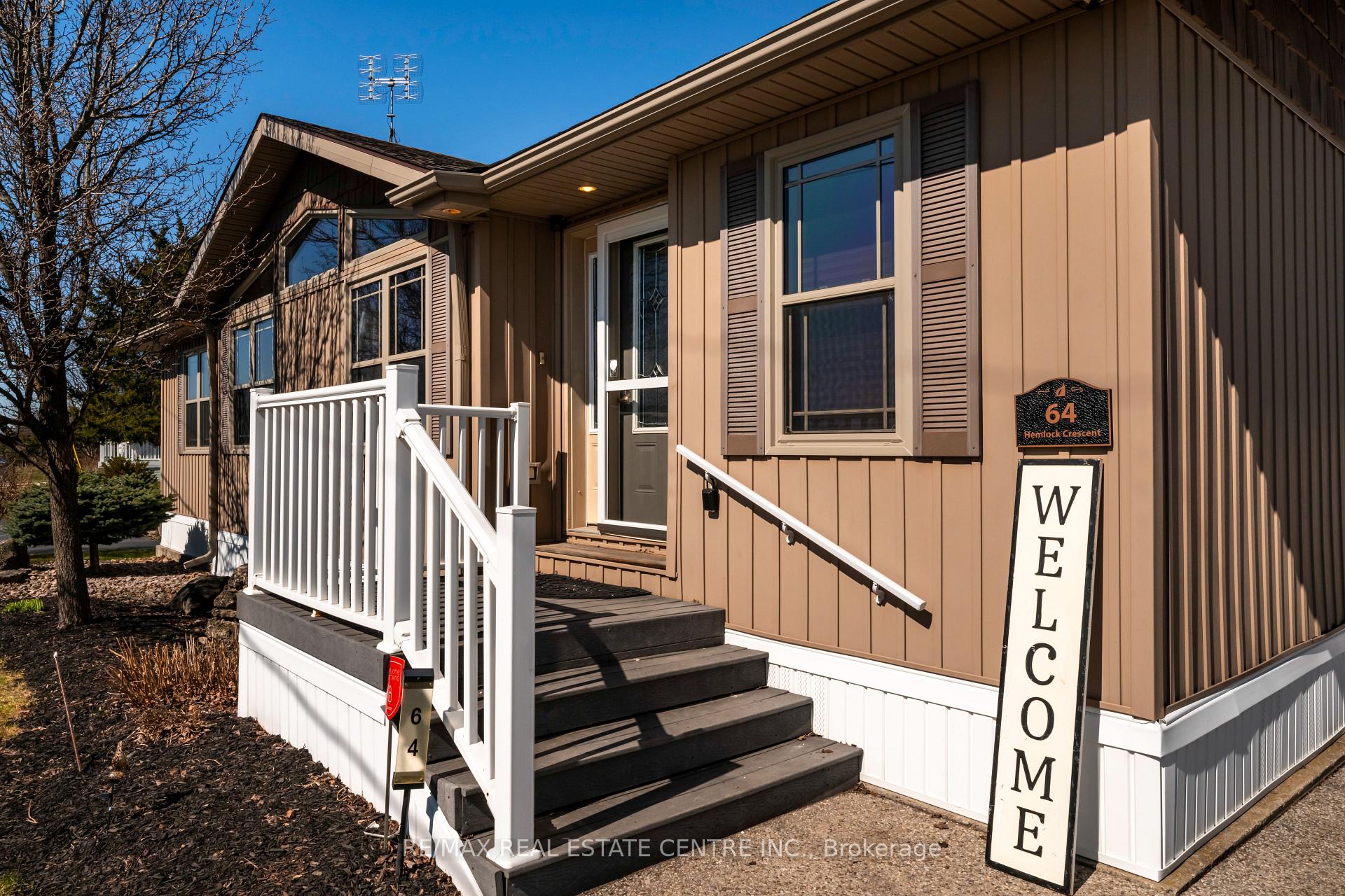 Photo 5 of 64 Hemlock Crescent, Puslinch, Rural Puslinch East — HOMEH
