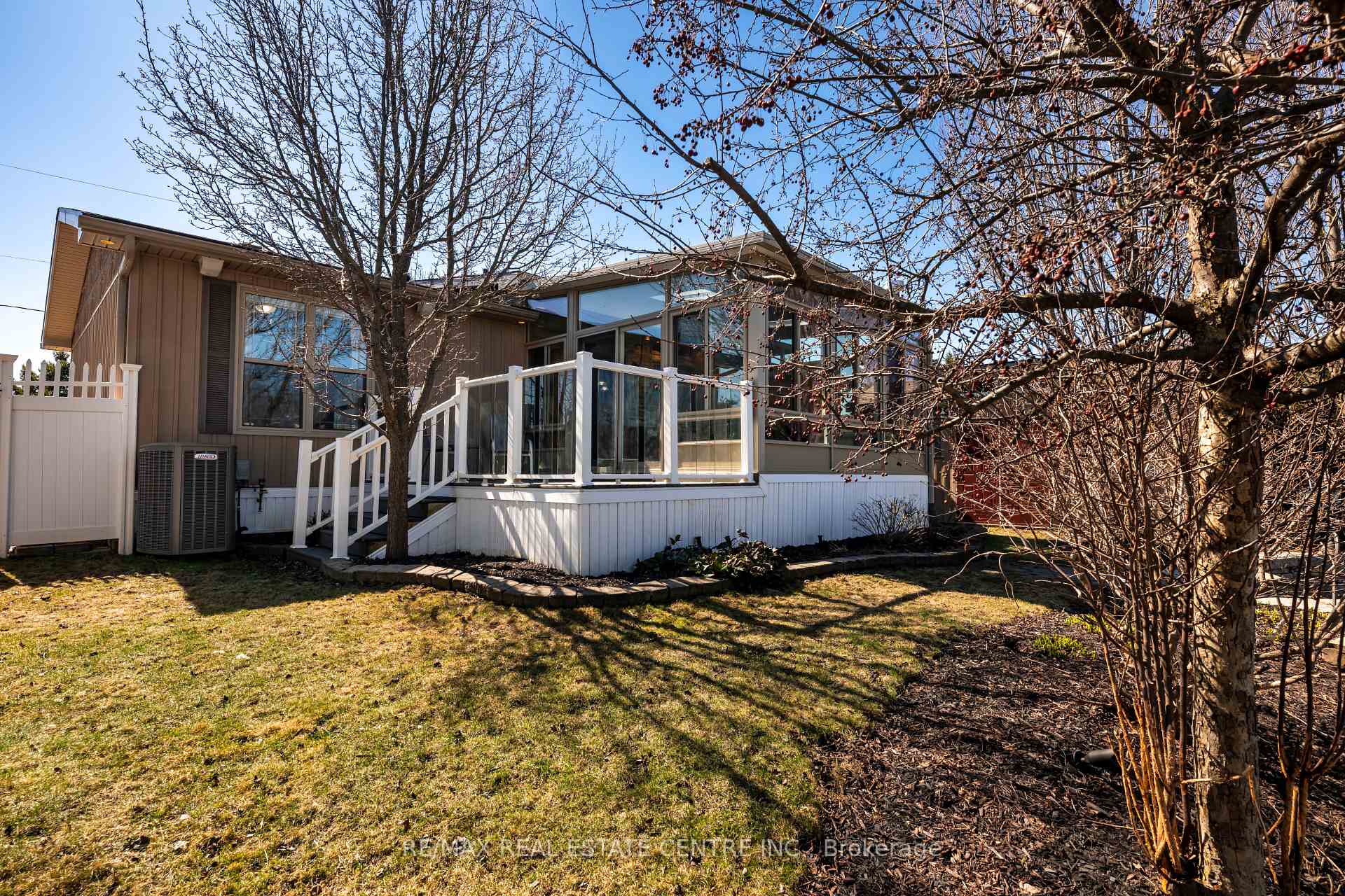 Photo 40 of 64 Hemlock Crescent, Puslinch, Rural Puslinch East — HOMEH