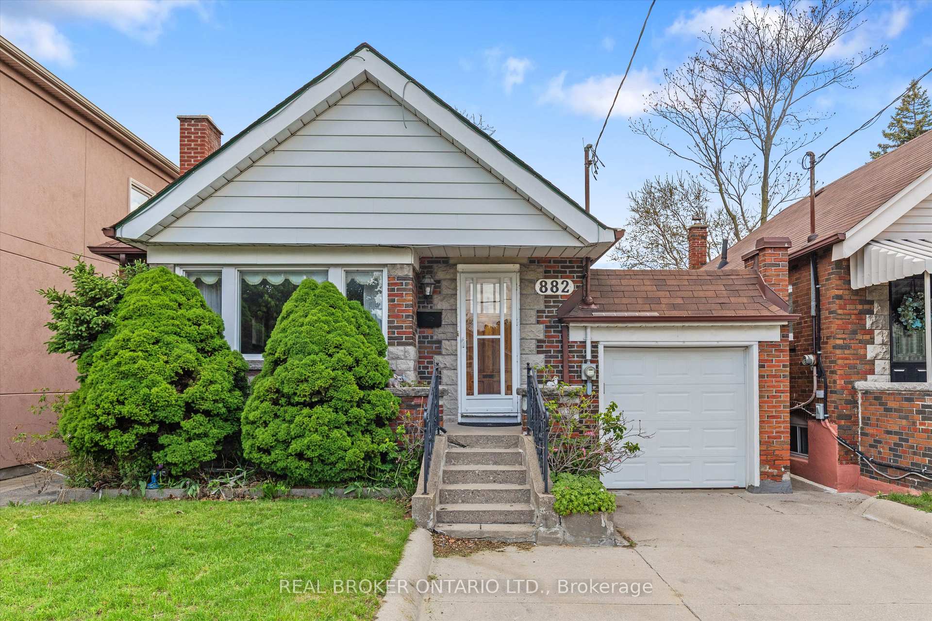 Photo 1 of 882 Coxwell Avenue, Toronto, Danforth Village-East York — HOMEH