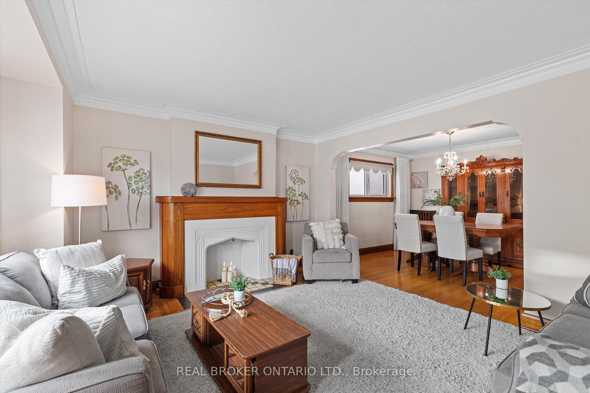 Photo 3 of 882 Coxwell Avenue, Toronto, Danforth Village-East York — HOMEH