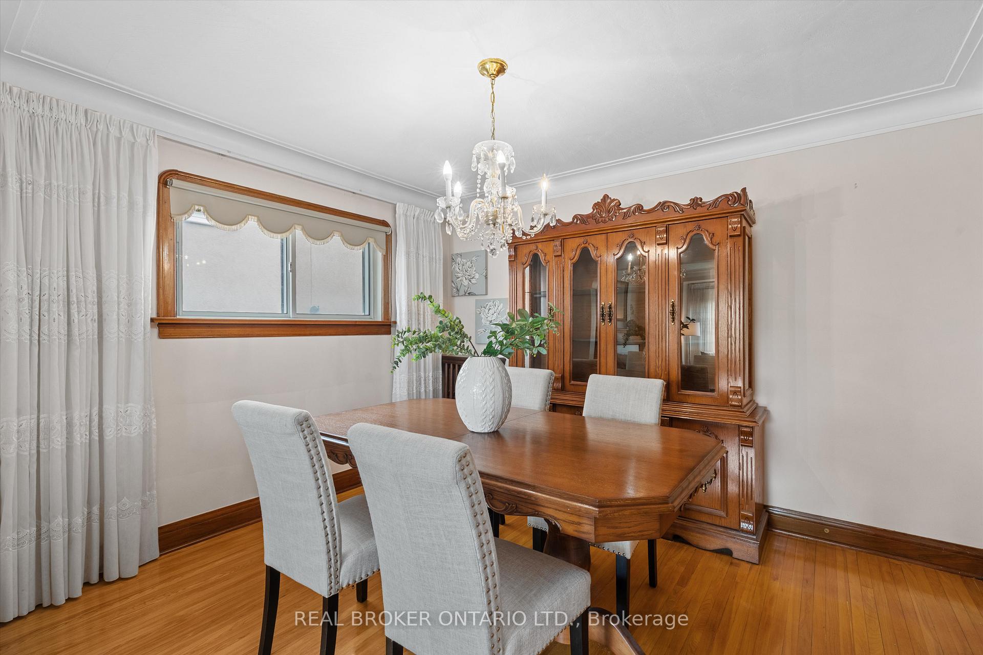 Photo 19 of 882 Coxwell Avenue, Toronto, Danforth Village-East York — HOMEH