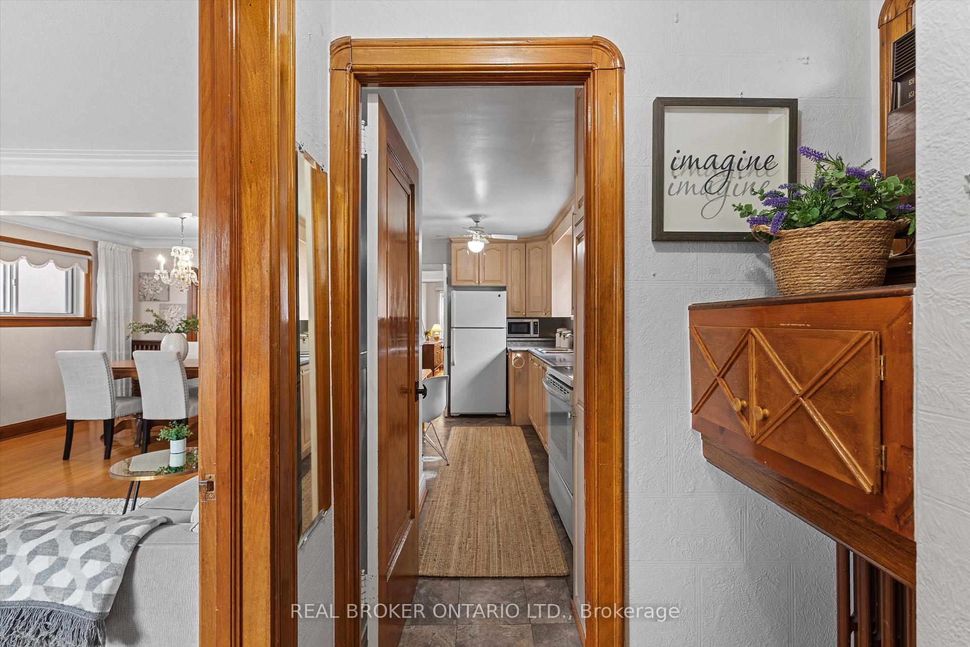 Photo 7 of 882 Coxwell Avenue, Toronto, Danforth Village-East York — HOMEH
