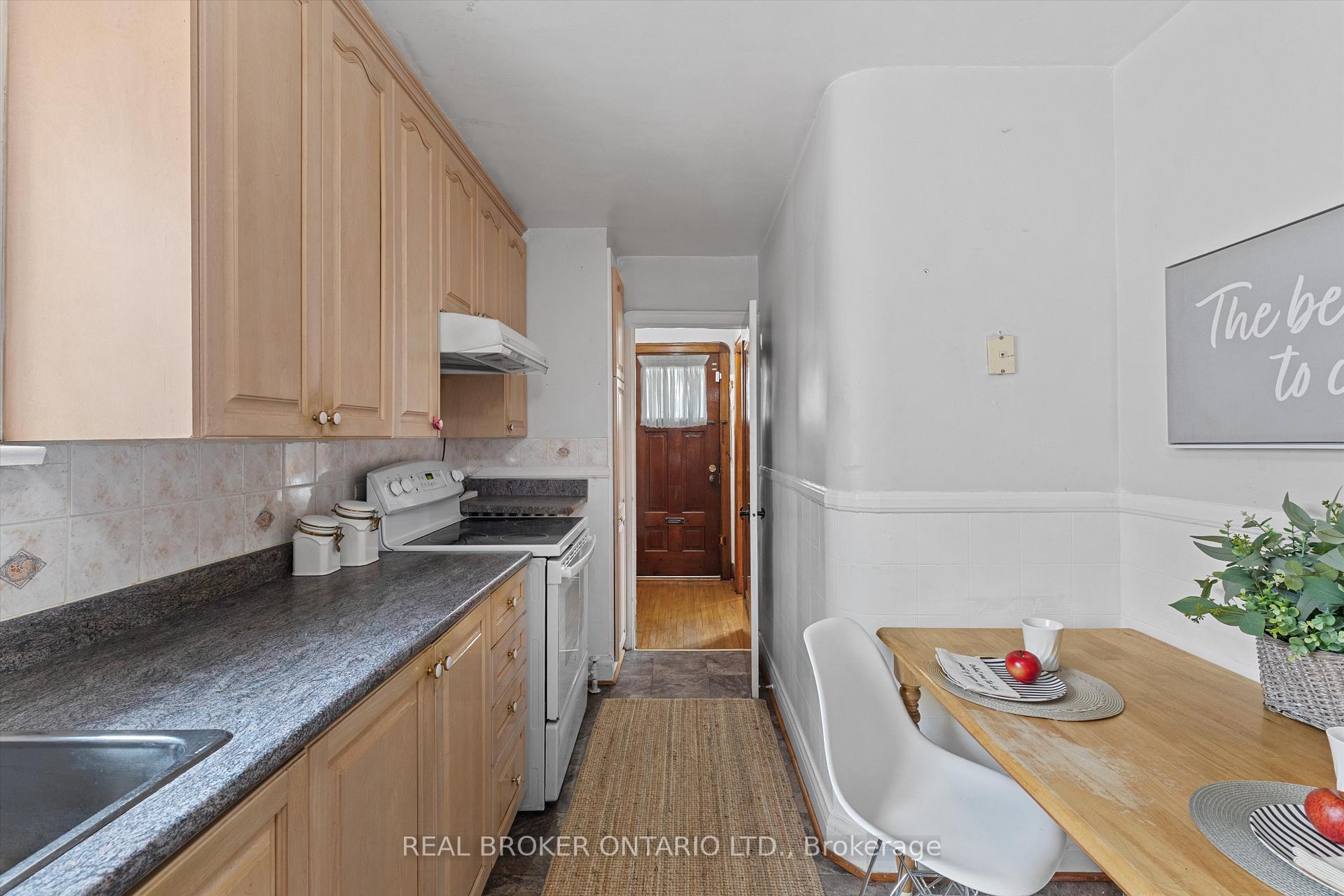 Photo 17 of 882 Coxwell Avenue, Toronto, Danforth Village-East York — HOMEH
