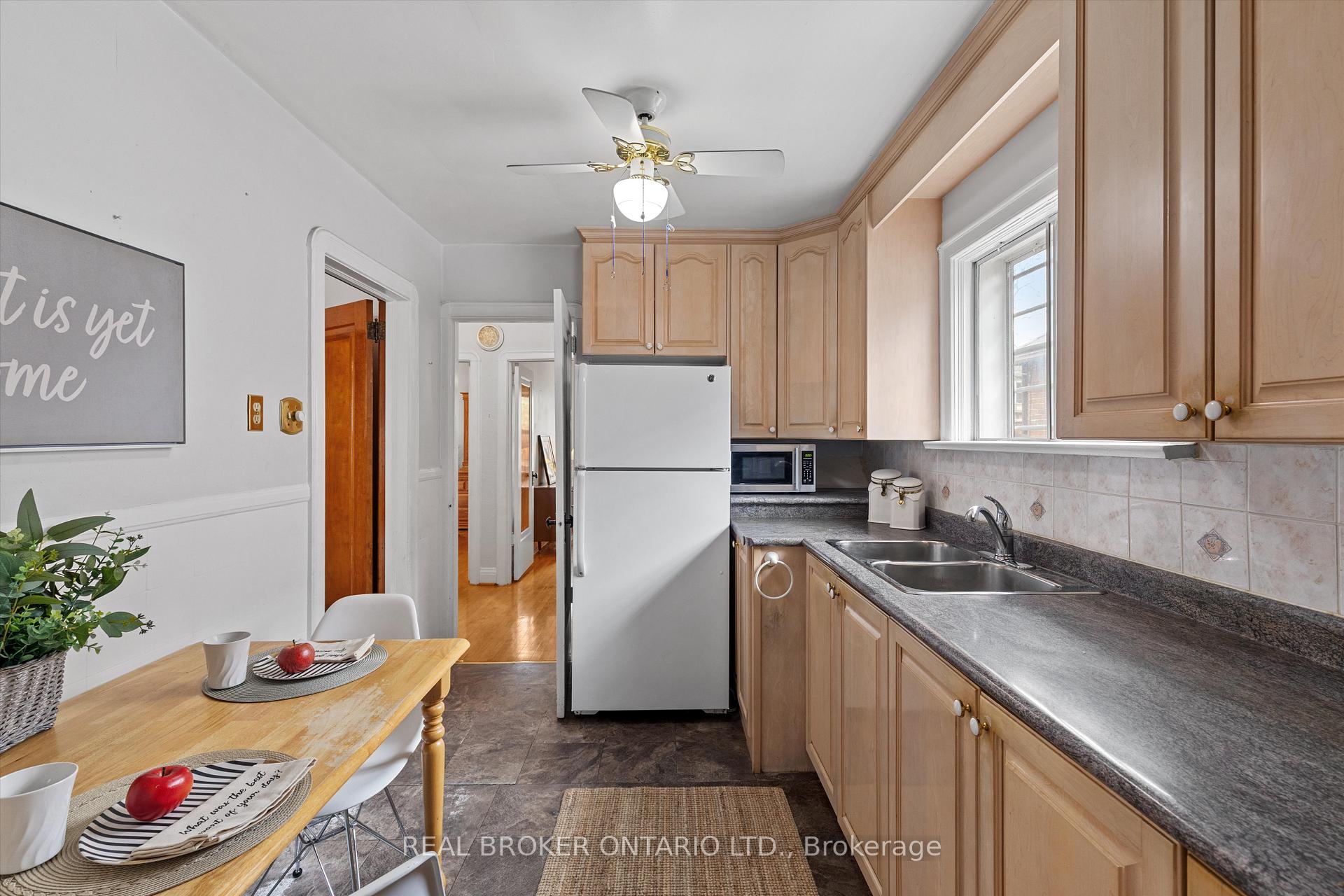 Photo 12 of 882 Coxwell Avenue, Toronto, Danforth Village-East York — HOMEH