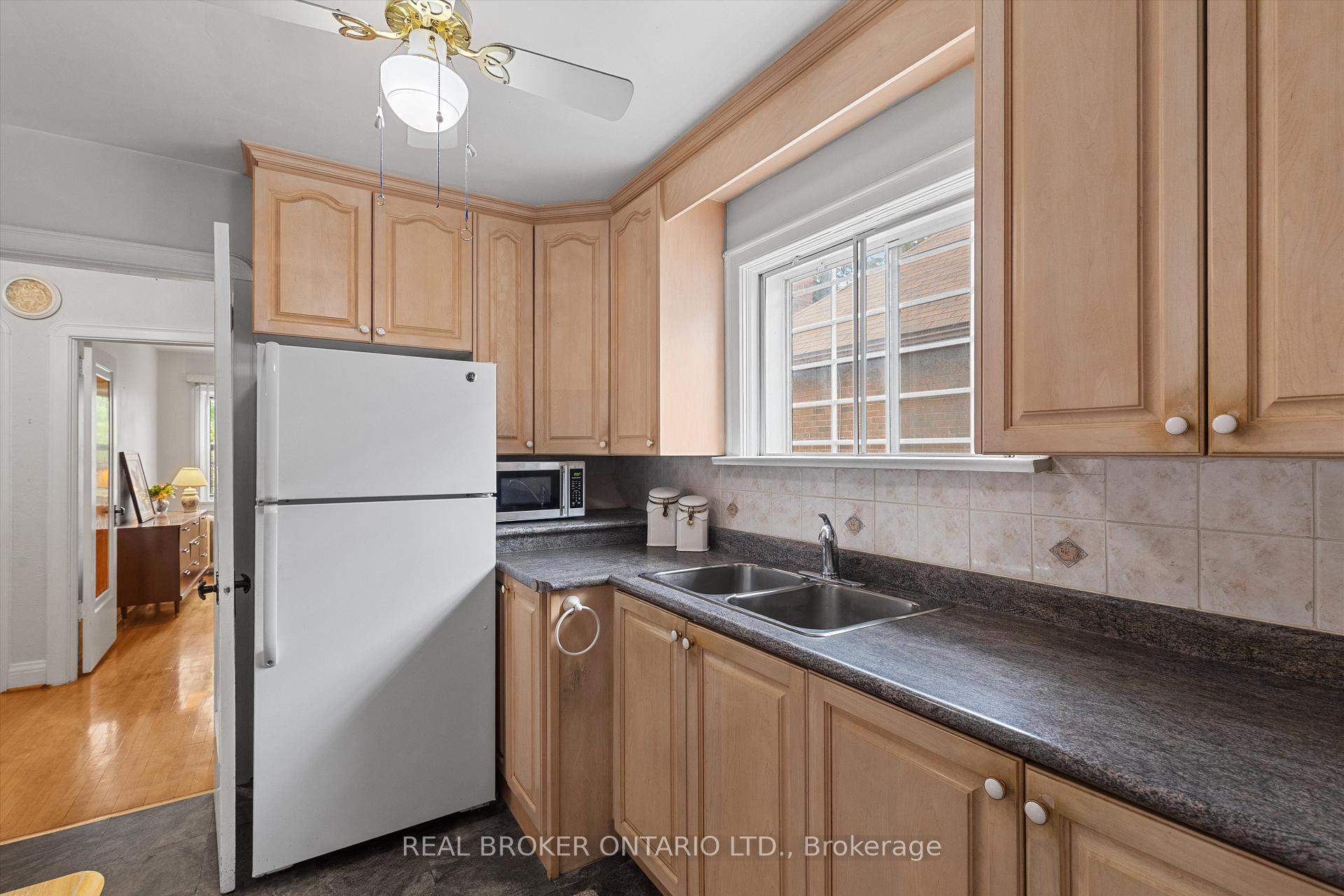 Photo 20 of 882 Coxwell Avenue, Toronto, Danforth Village-East York — HOMEH