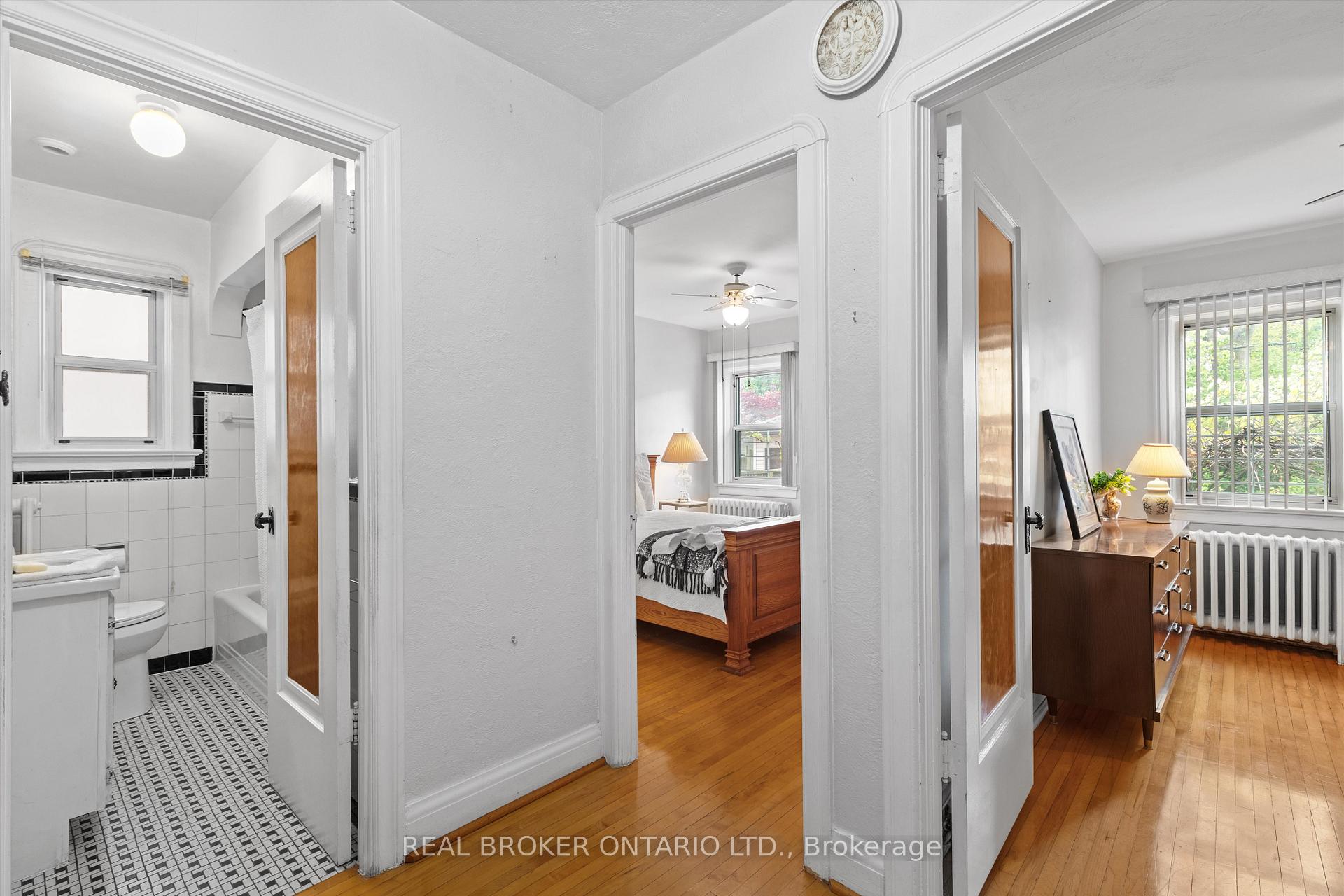 Photo 15 of 882 Coxwell Avenue, Toronto, Danforth Village-East York — HOMEH
