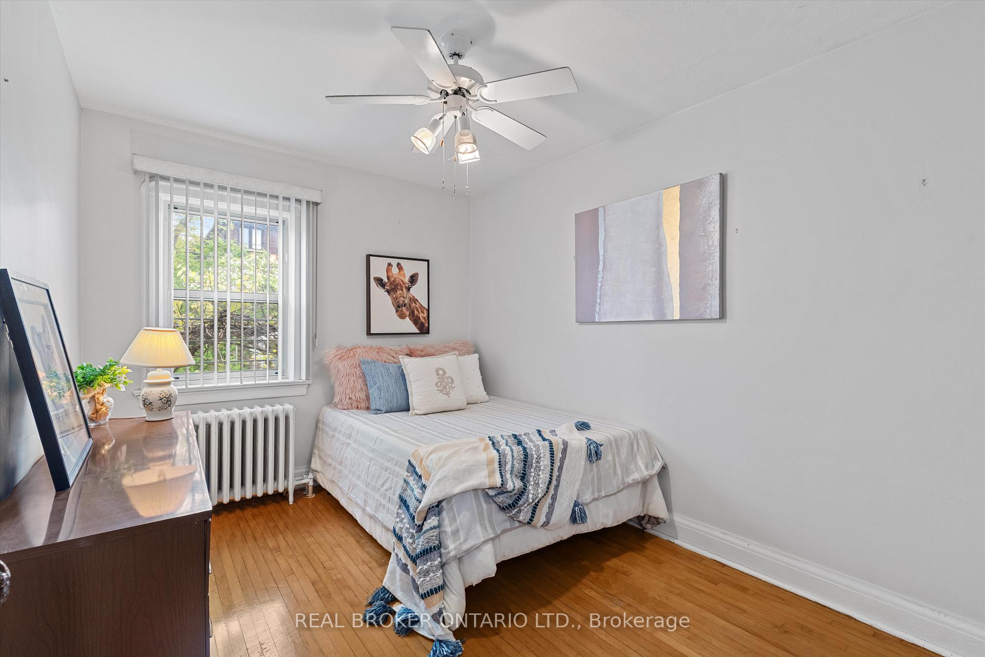 Photo 23 of 882 Coxwell Avenue, Toronto, Danforth Village-East York — HOMEH