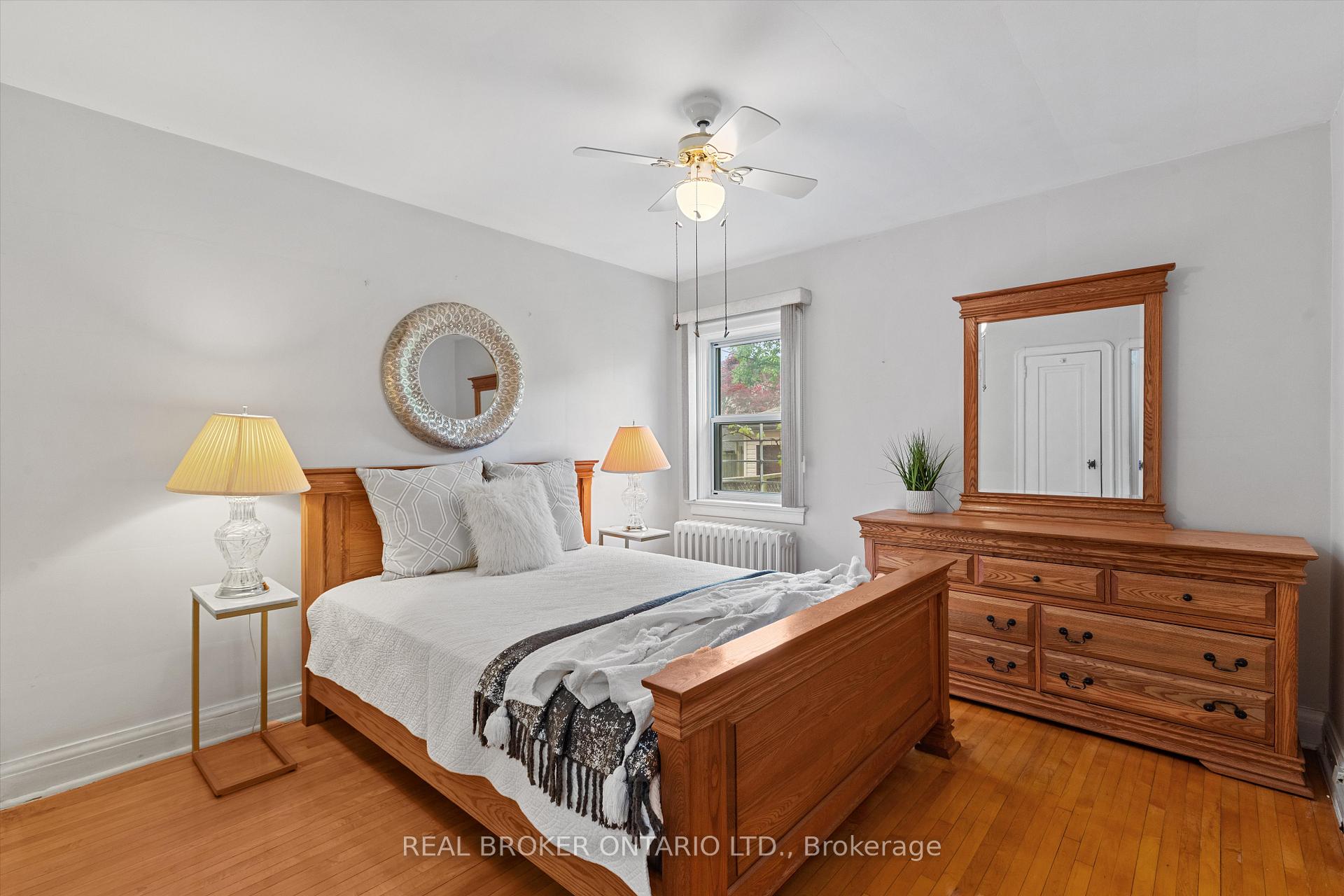 Photo 28 of 882 Coxwell Avenue, Toronto, Danforth Village-East York — HOMEH