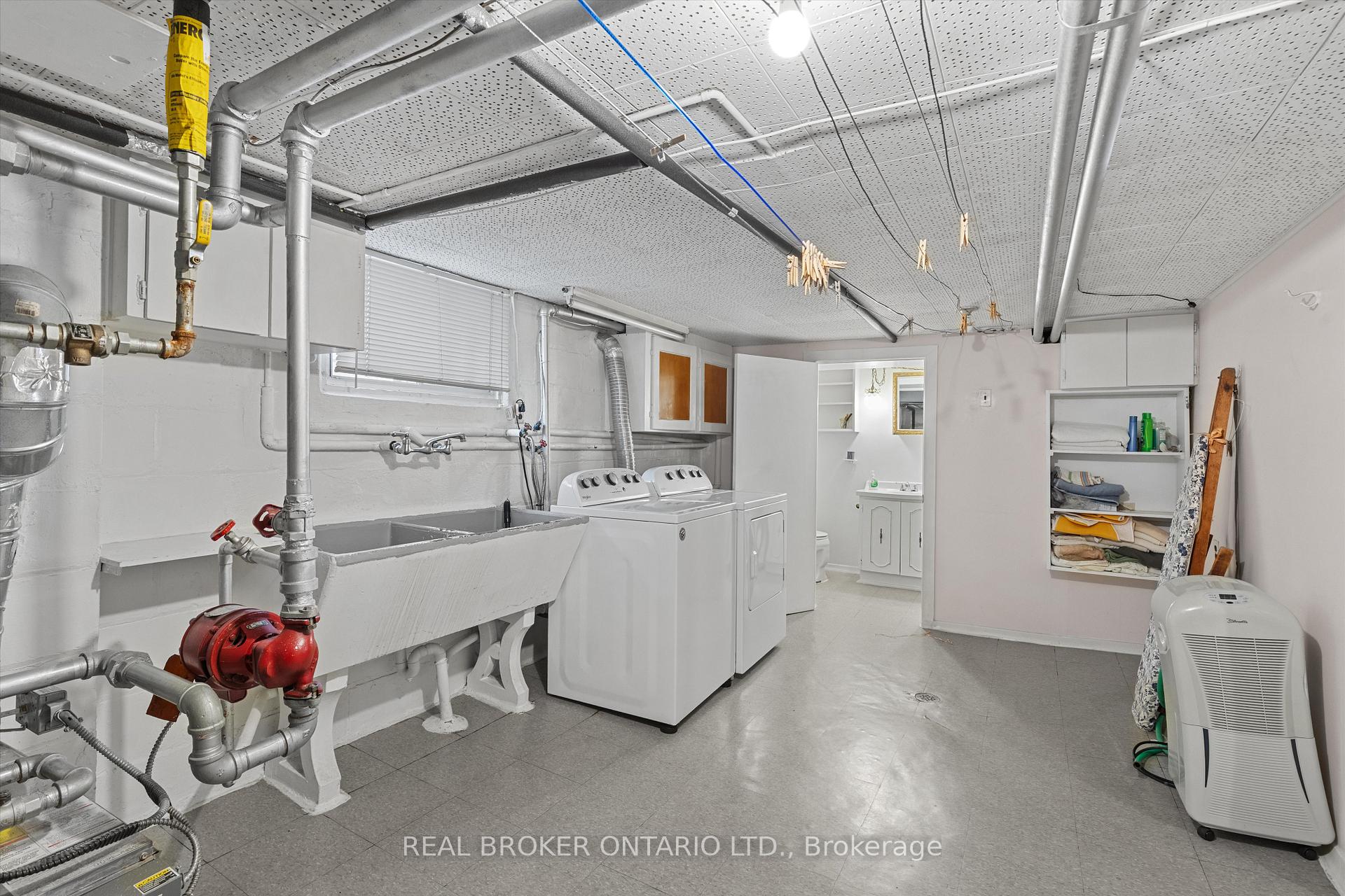 Photo 32 of 882 Coxwell Avenue, Toronto, Danforth Village-East York — HOMEH
