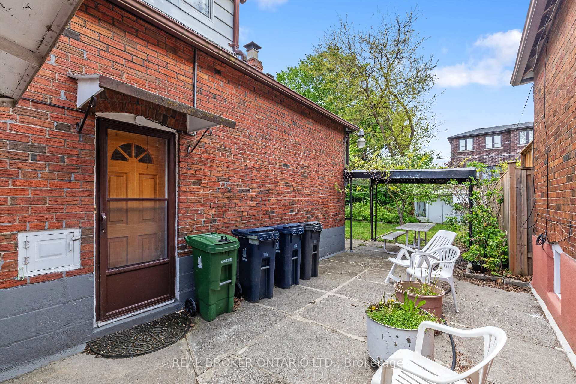 Photo 33 of 882 Coxwell Avenue, Toronto, Danforth Village-East York — HOMEH