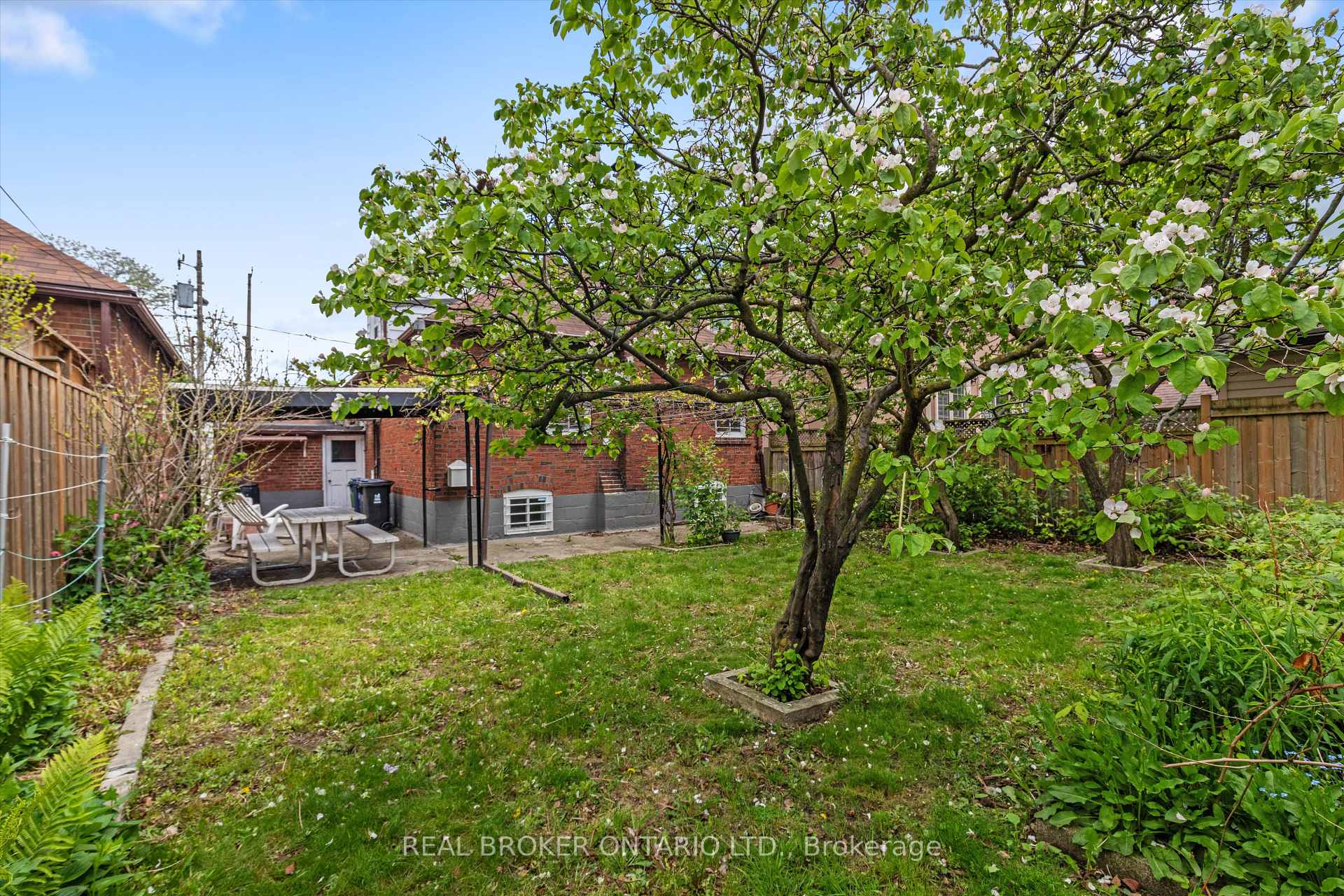 Photo 40 of 882 Coxwell Avenue, Toronto, Danforth Village-East York — HOMEH