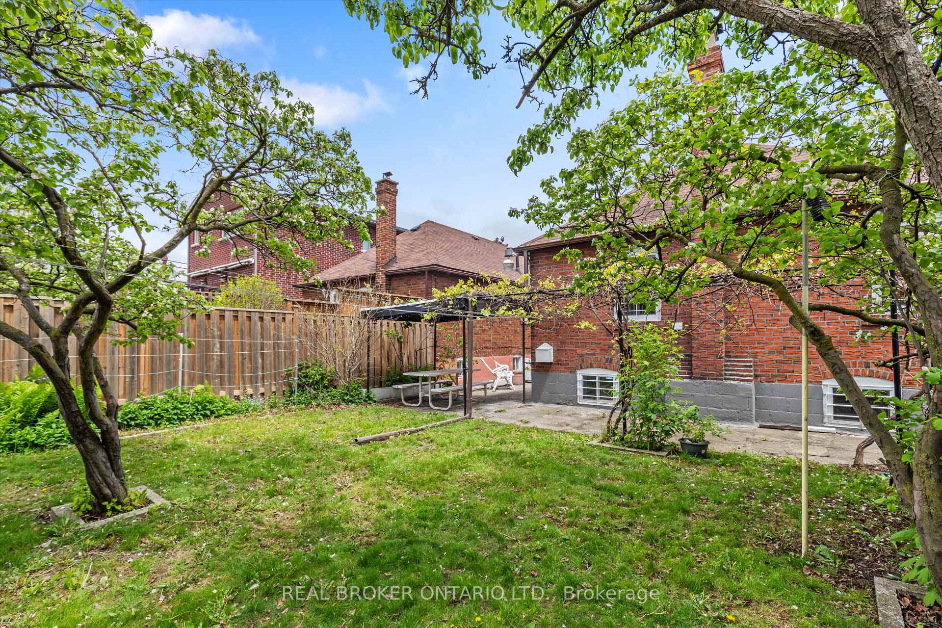 Photo 41 of 882 Coxwell Avenue, Toronto, Danforth Village-East York — HOMEH