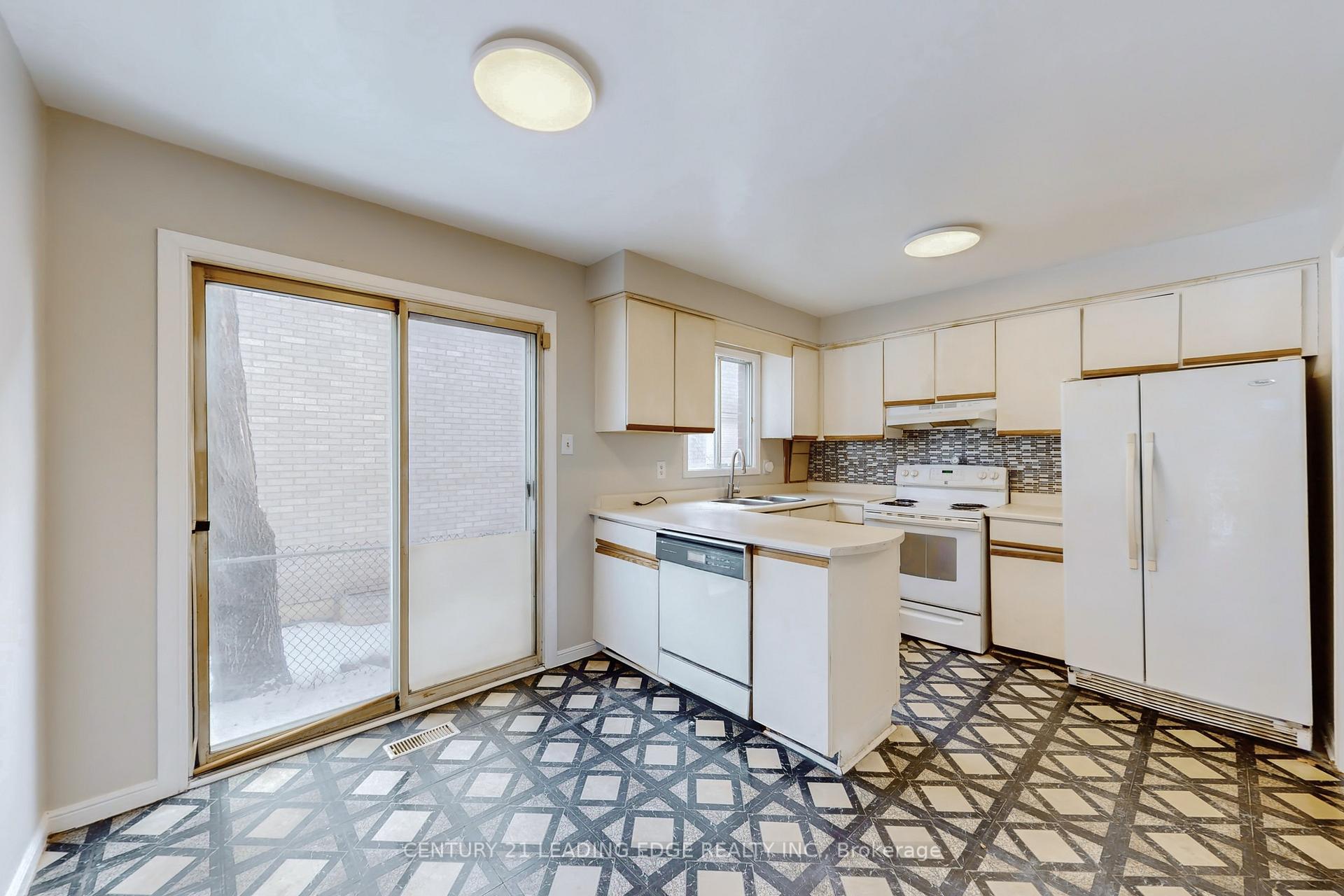 Photo 16 of 110 Stargell Crescent, Markham, Raymerville — HOMEH