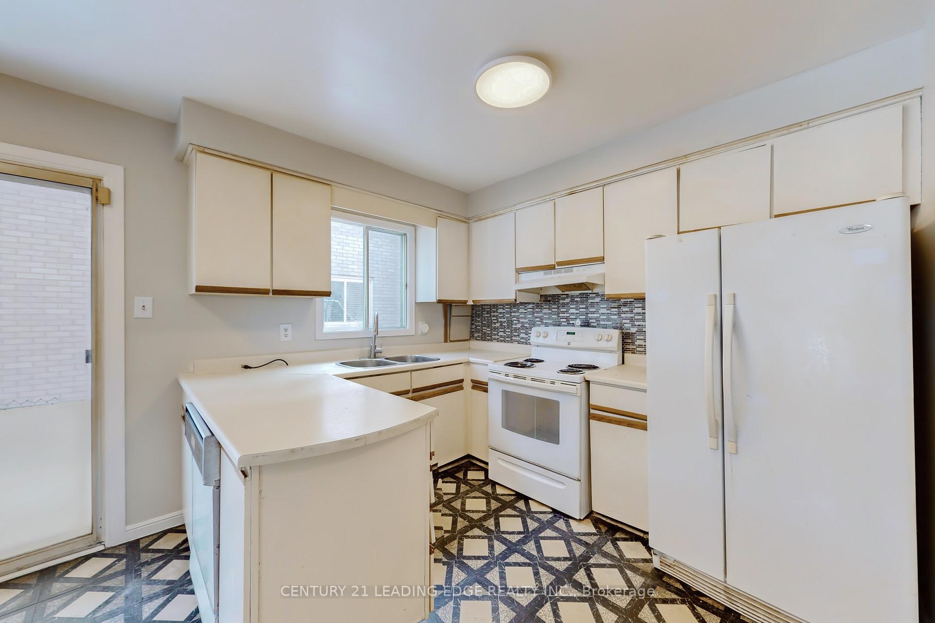 Photo 5 of 110 Stargell Crescent, Markham, Raymerville — HOMEH