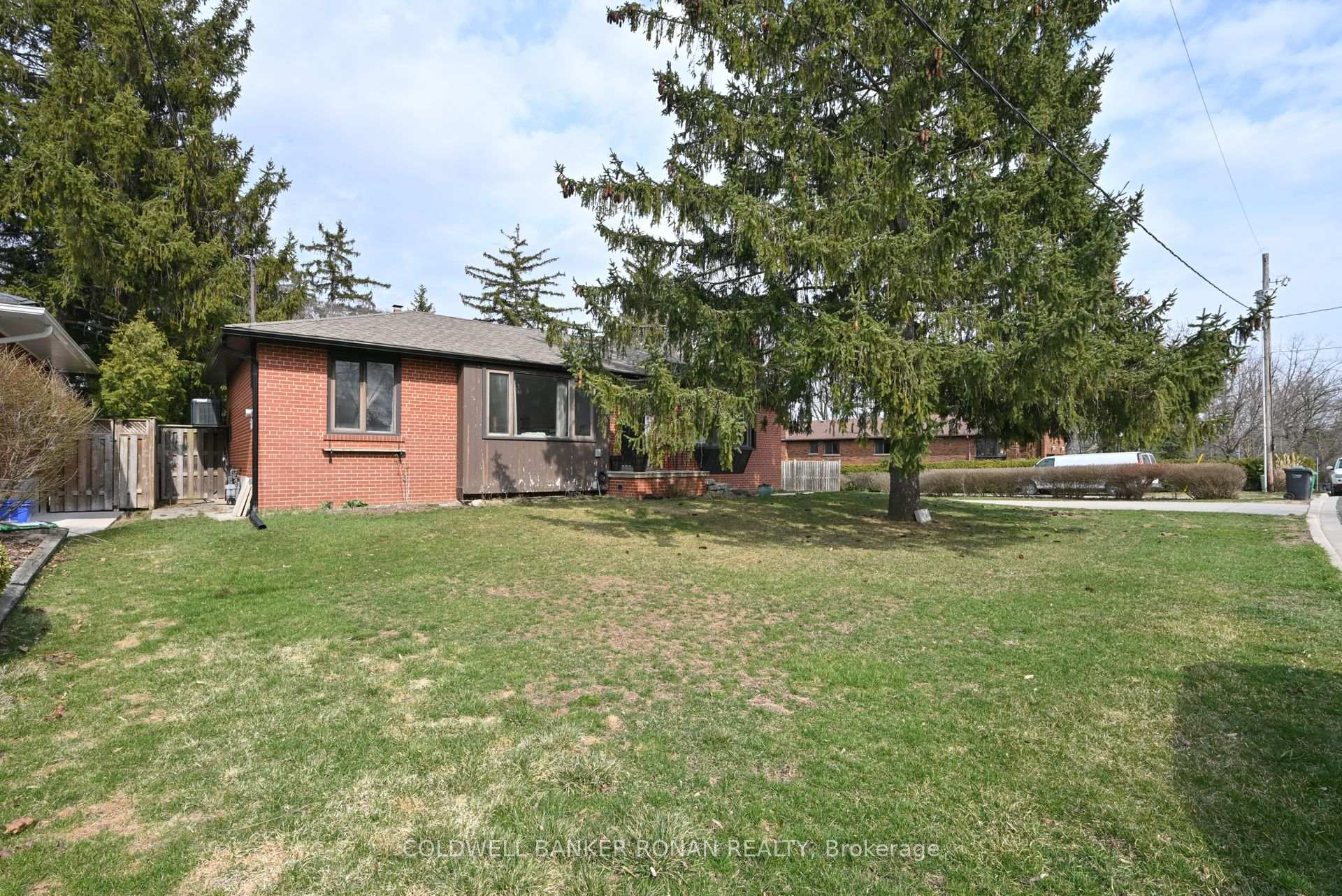 Photo 7 of 51 Sackville Street, Caledon, Bolton West — HOMEH
