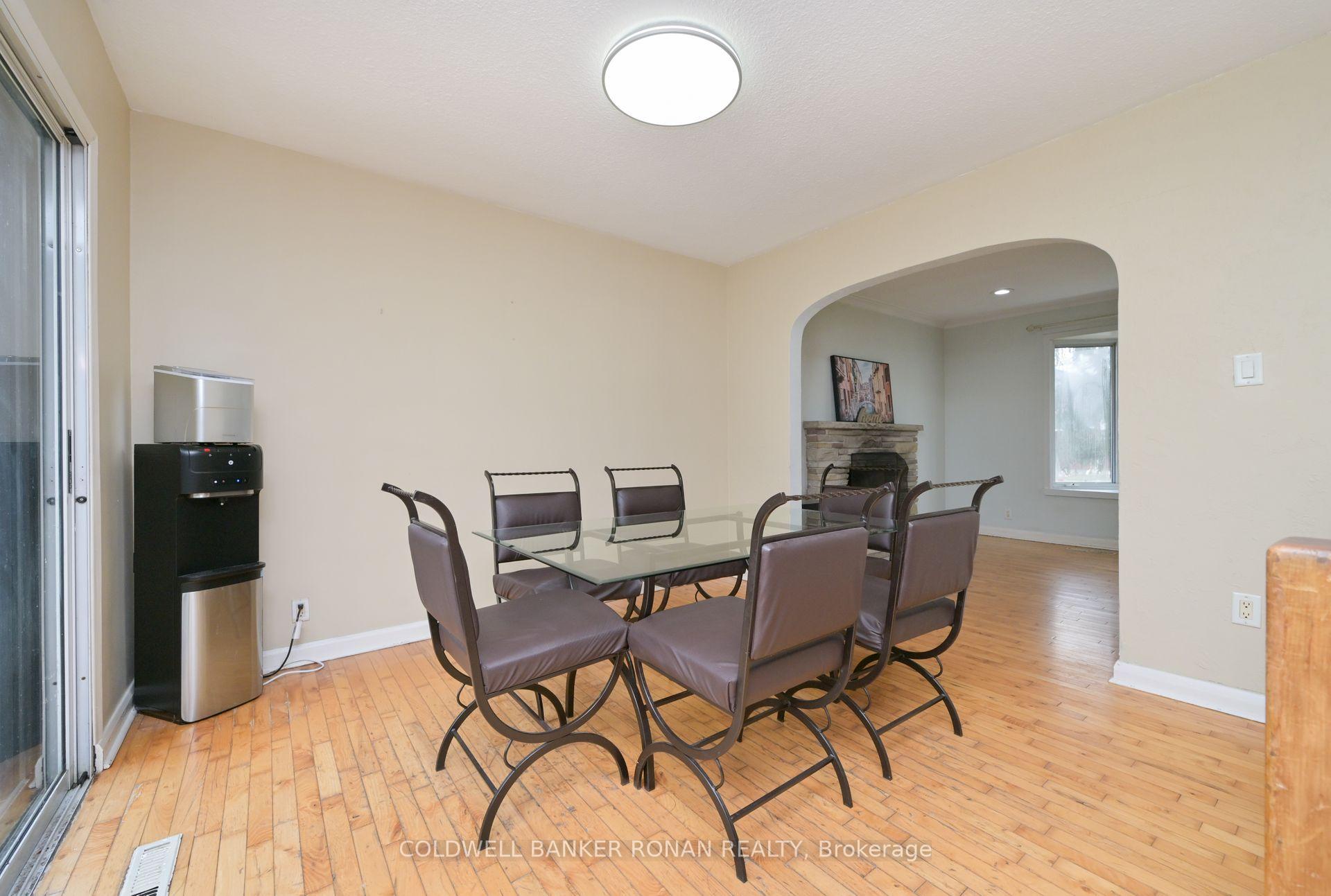 Photo 8 of 51 Sackville Street, Caledon, Bolton West — HOMEH