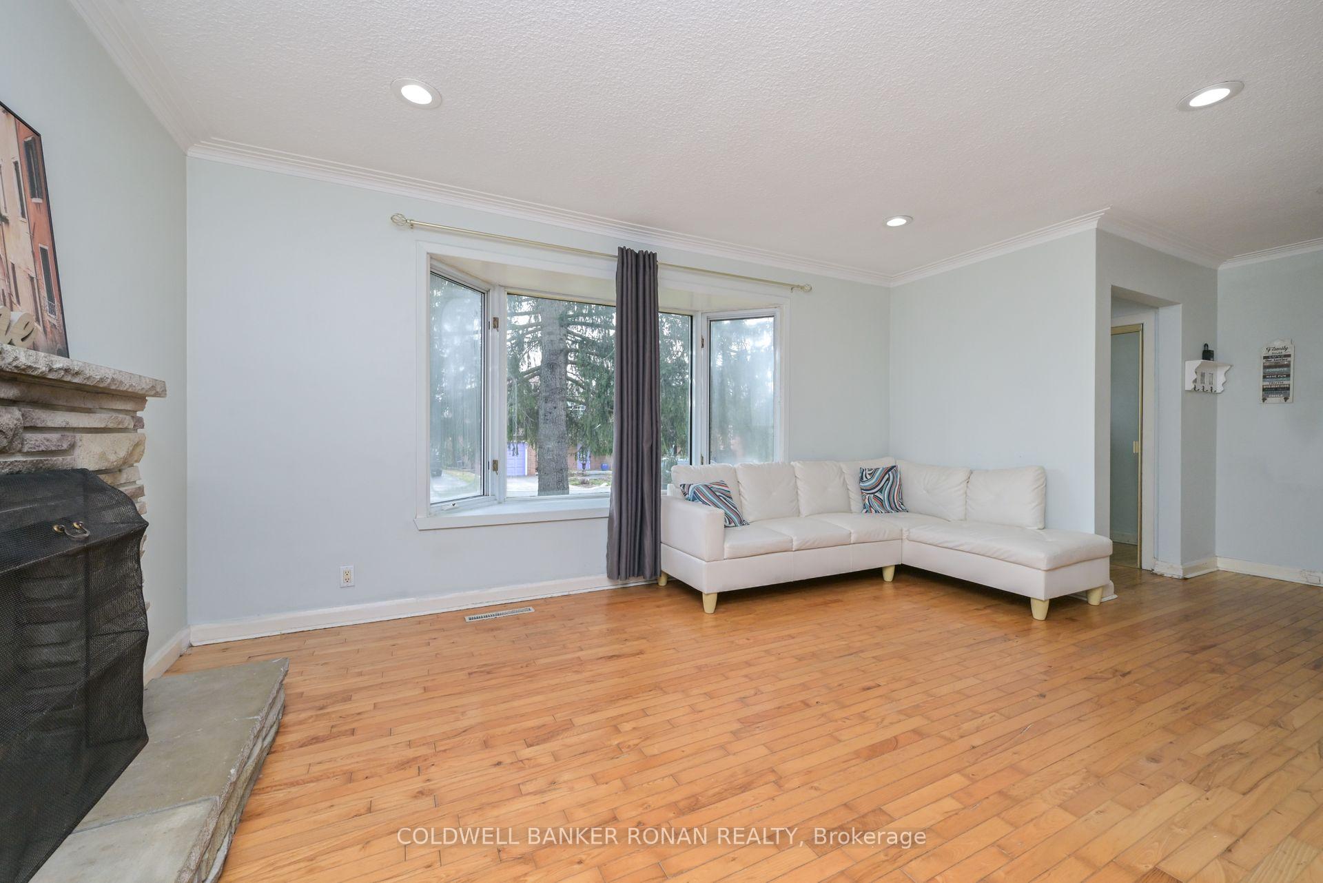Photo 9 of 51 Sackville Street, Caledon, Bolton West — HOMEH
