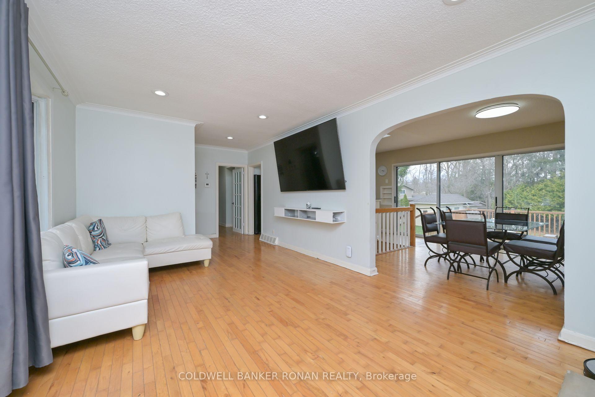 Photo 12 of 51 Sackville Street, Caledon, Bolton West — HOMEH