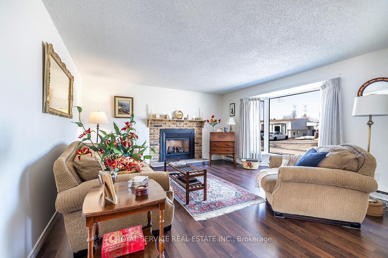 Photo 4 of 53 The Cove Road, Clarington, Newcastle — HOMEH