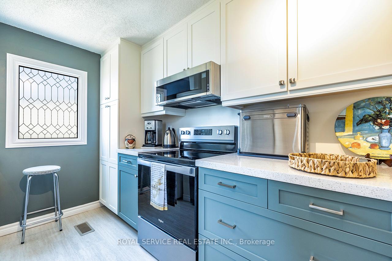 Photo 3 of 53 The Cove Road, Clarington, Newcastle — HOMEH