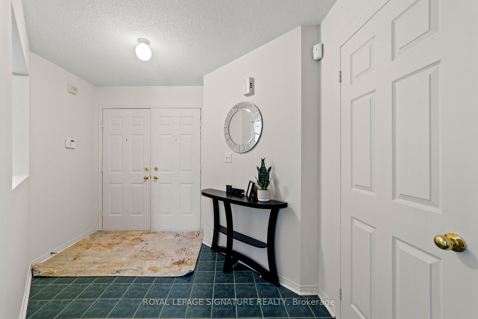 Photo 5 of 35 Valleywood Drive, Whitby, Williamsburg — HOMEH