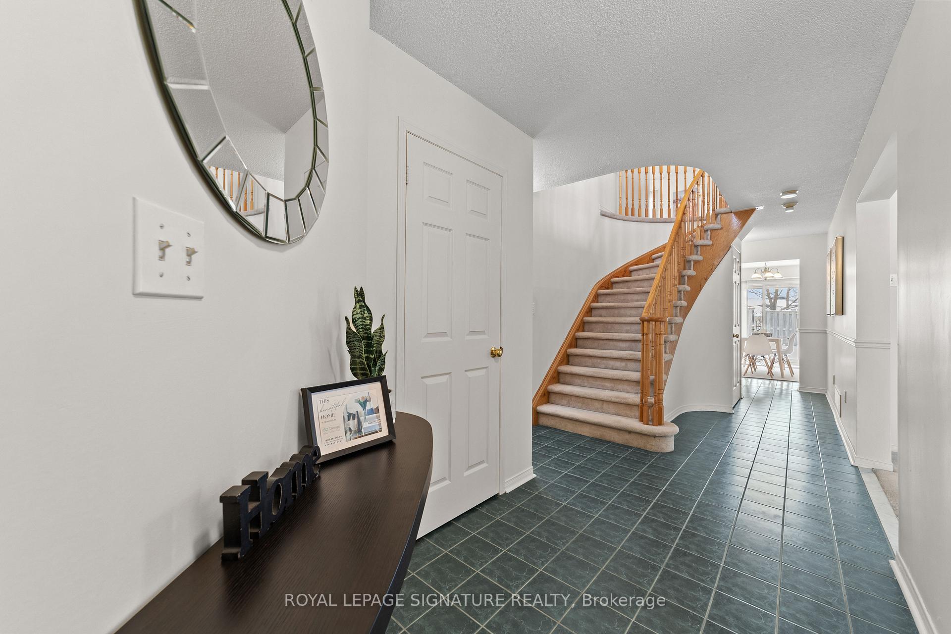 Photo 9 of 35 Valleywood Drive, Whitby, Williamsburg — HOMEH