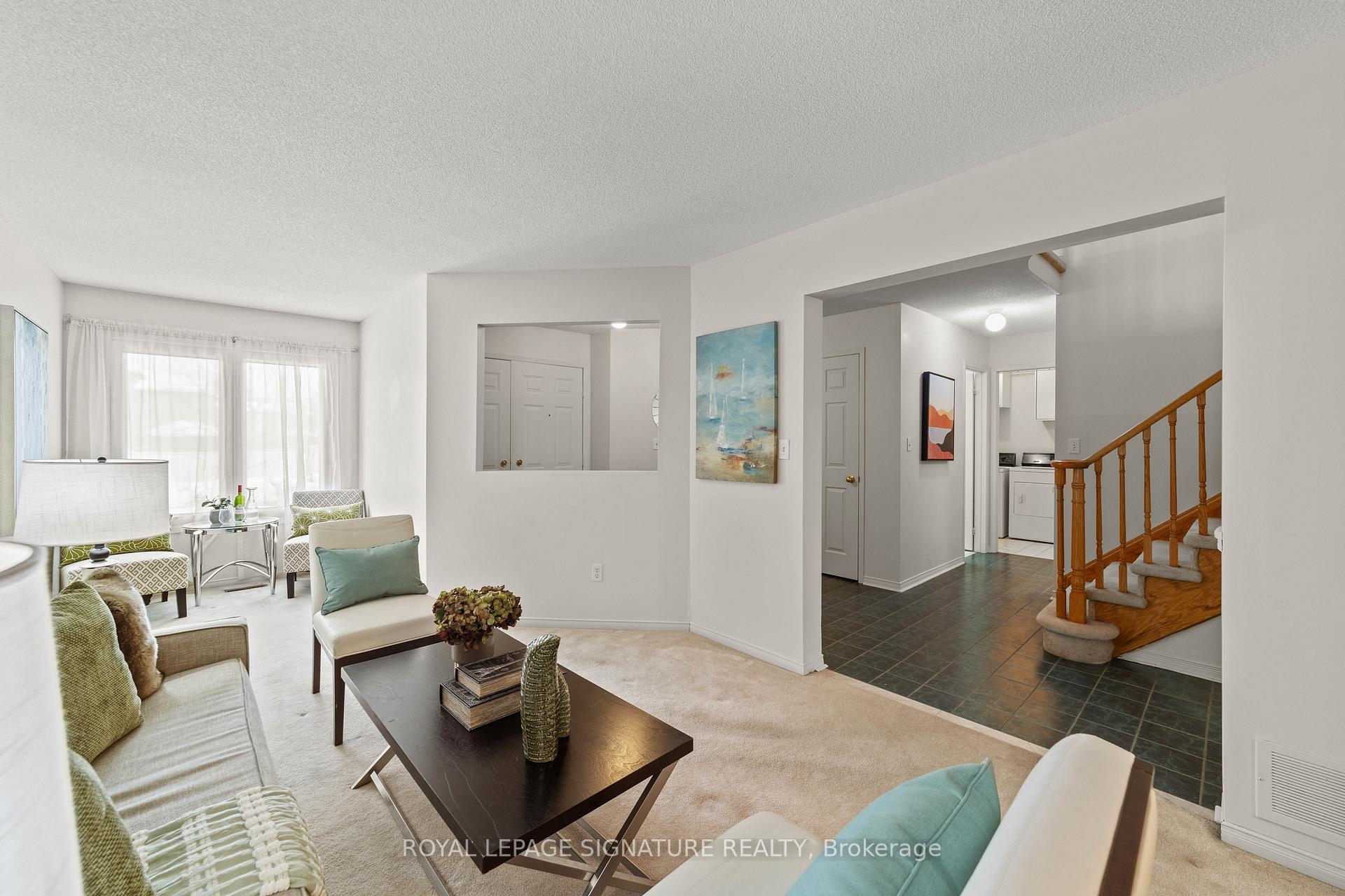 Photo 3 of 35 Valleywood Drive, Whitby, Williamsburg — HOMEH