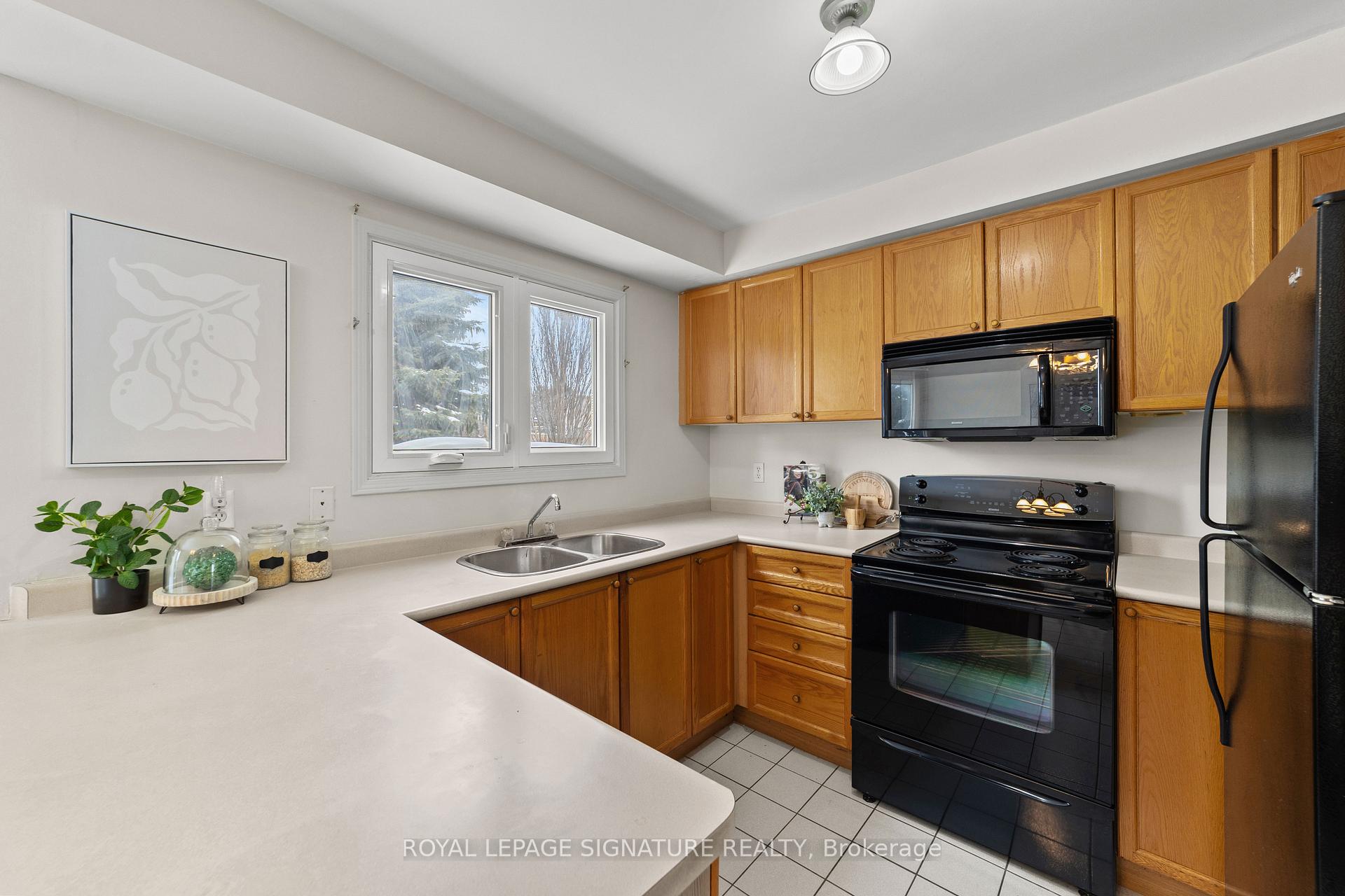 Photo 21 of 35 Valleywood Drive, Whitby, Williamsburg — HOMEH