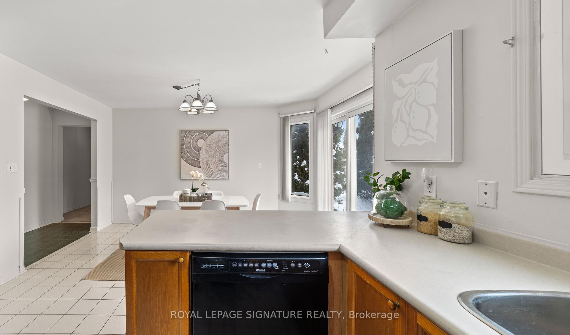 Photo 17 of 35 Valleywood Drive, Whitby, Williamsburg — HOMEH