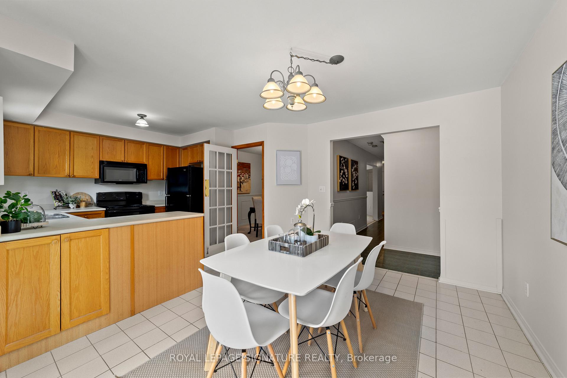 Photo 2 of 35 Valleywood Drive, Whitby, Williamsburg — HOMEH